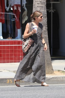 Selma Blair feet photo thumbnail