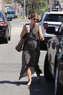 Selma Blair feet photo thumbnail