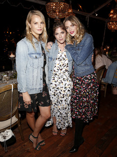 Selma Blair feet photo thumbnail