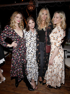 Selma Blair feet photo thumbnail