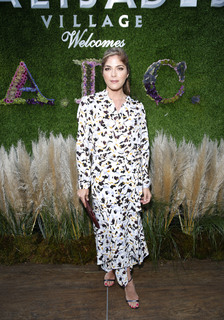 Selma Blair feet photo thumbnail