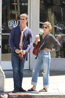 Selma Blair feet photo thumbnail
