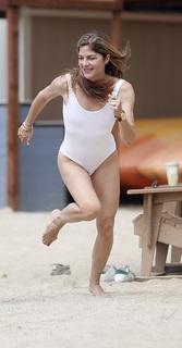 Selma Blair feet photo thumbnail