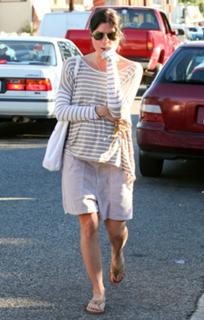 Selma Blair feet photo thumbnail