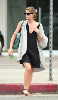 Selma Blair feet photo thumbnail
