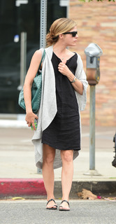 Selma Blair feet photo thumbnail