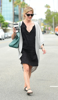 Selma Blair feet photo thumbnail