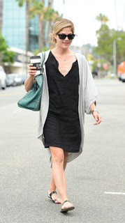 Selma Blair feet photo thumbnail