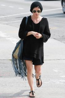 Selma Blair feet photo thumbnail