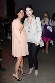 Selma Blair feet photo thumbnail