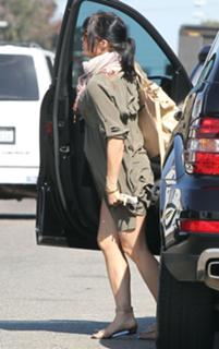 Selma Blair feet photo thumbnail