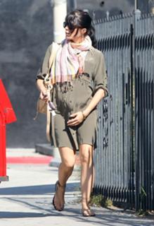 Selma Blair feet photo thumbnail