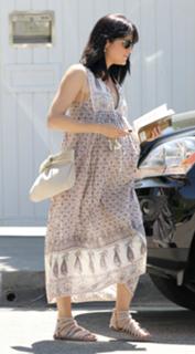 Selma Blair feet photo thumbnail