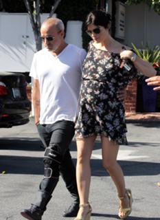 Selma Blair feet photo thumbnail