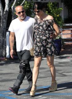 Selma Blair feet photo thumbnail