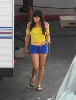 Selma Blair feet photo thumbnail