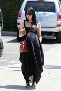 Selma Blair feet photo thumbnail