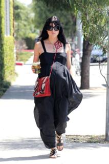 Selma Blair feet photo thumbnail
