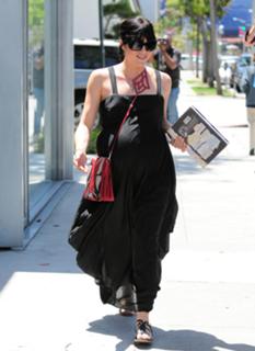 Selma Blair feet photo thumbnail