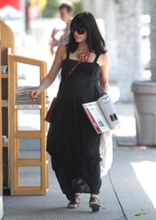 Selma Blair feet photo thumbnail