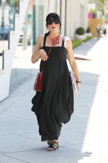Selma Blair feet photo thumbnail