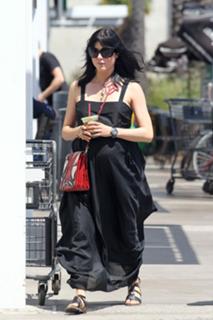 Selma Blair feet photo thumbnail