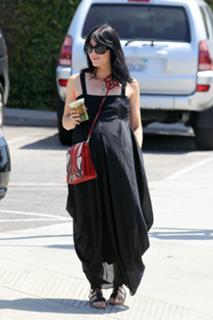 Selma Blair feet photo thumbnail