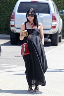 Selma Blair feet photo thumbnail