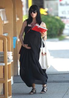 Selma Blair feet photo thumbnail