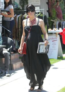 Selma Blair feet photo thumbnail