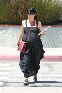 Selma Blair feet photo thumbnail