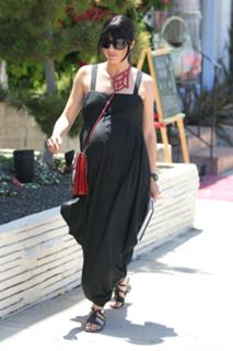 Selma Blair feet photo thumbnail