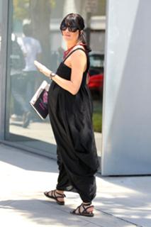 Selma Blair feet photo thumbnail