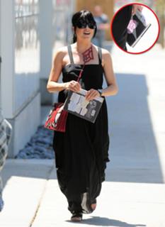 Selma Blair feet photo thumbnail