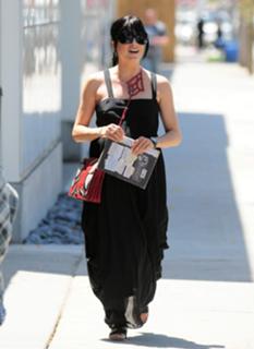 Selma Blair feet photo thumbnail