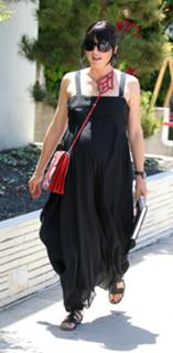 Selma Blair feet photo thumbnail