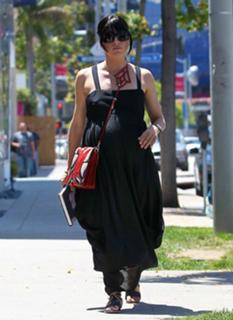 Selma Blair feet photo thumbnail