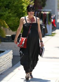 Selma Blair feet photo thumbnail