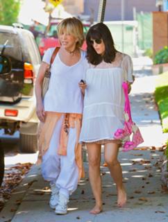 Selma Blair feet photo thumbnail