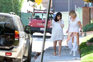 Selma Blair feet photo thumbnail