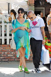 Selma Blair feet photo thumbnail
