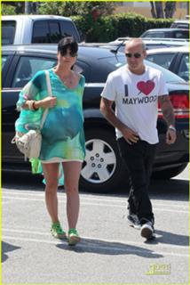 Selma Blair feet photo thumbnail