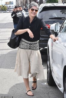 Selma Blair feet photo thumbnail