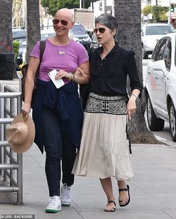 Selma Blair feet photo thumbnail