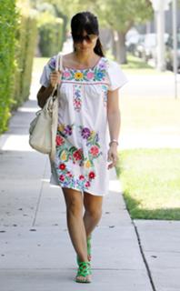 Selma Blair feet photo thumbnail