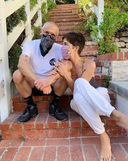 Selma Blair feet photo thumbnail