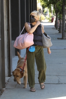 Selma Blair feet photo thumbnail