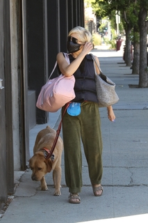 Selma Blair feet photo thumbnail
