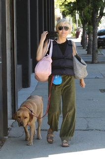 Selma Blair feet photo thumbnail