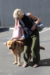 Selma Blair feet photo thumbnail